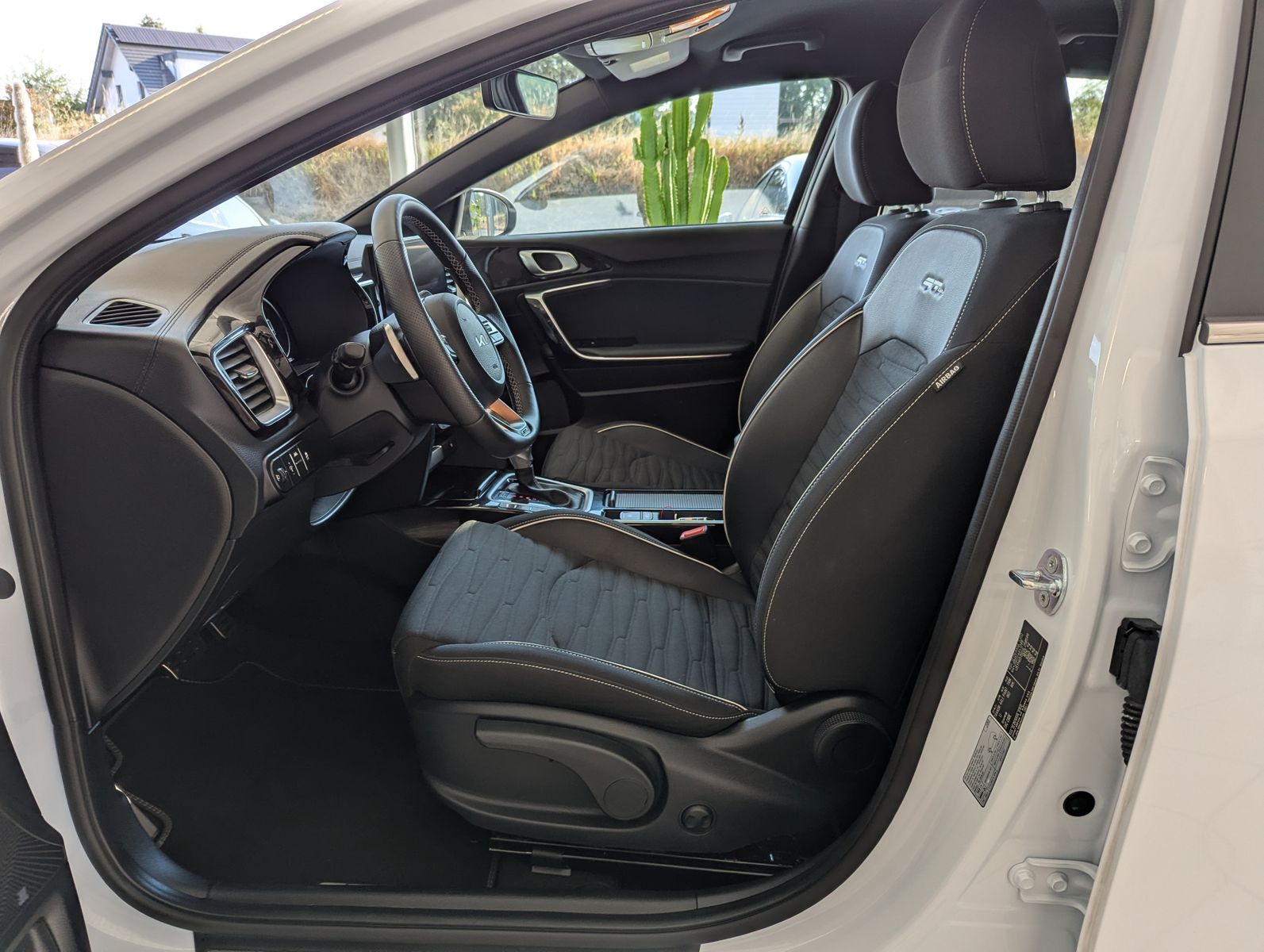 Fahrzeugabbildung Kia Ceed 1.5 GT-Line Limo Perfomance LED JBL Cam 7-J