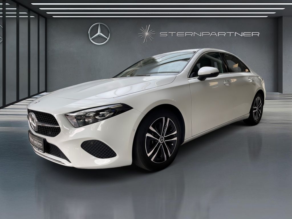 Mercedes-Benz A 180 Limousine Carbon MBUX Progressive Ambiente