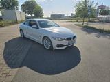 BMW 420i Coupé LCI Advantage B48 Motor - weiße BMW 420