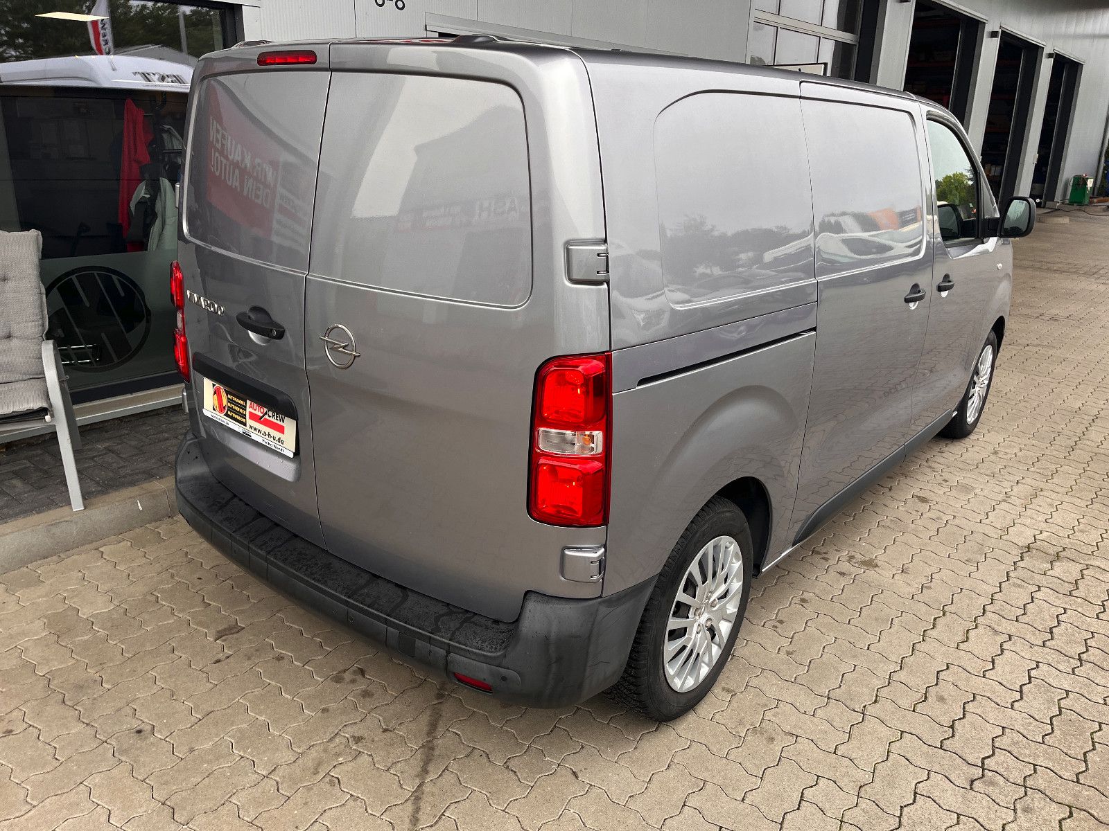 Fahrzeugabbildung Opel Vivaro Kasten -e Edition M