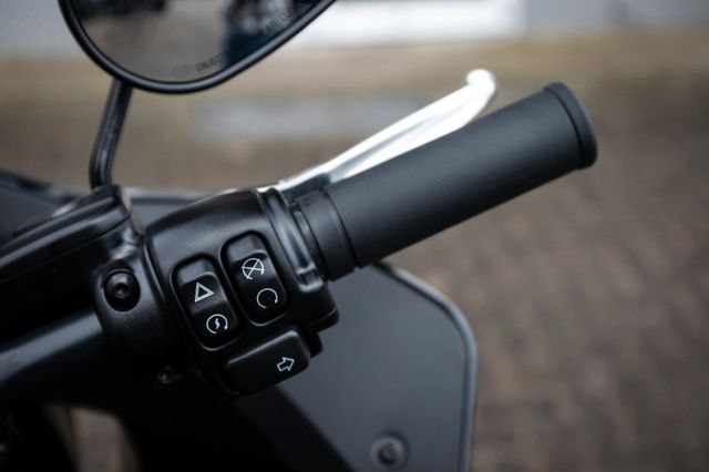 Fahrzeugabbildung Harley-Davidson FXLRST LOW RIDER ST 117 MY23 - VORBESTELLEN