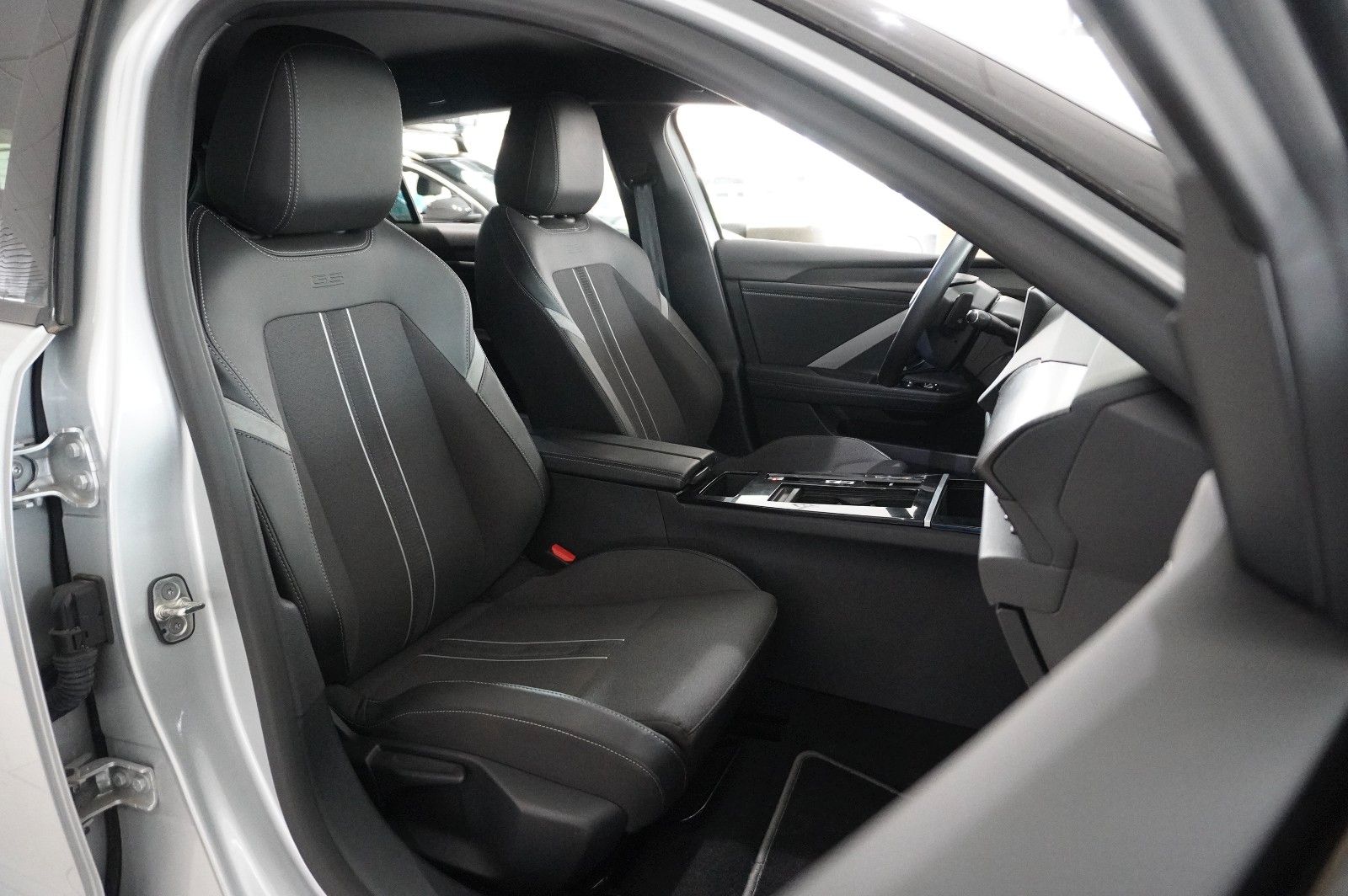Fahrzeugabbildung Opel Astra L Lim. 1.6 HYBRID GS SPORT NAVI/360°/SPORT