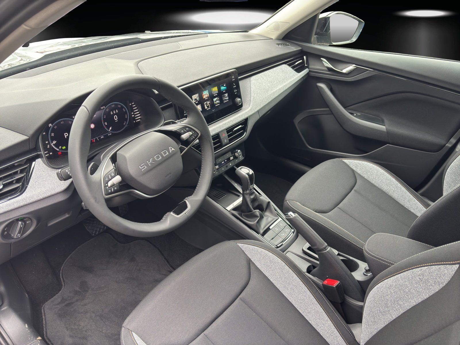 Fahrzeugabbildung SKODA Kamiq Balance 1.0 TSI DSG 5-JAHRE-GARANTIE+AHK