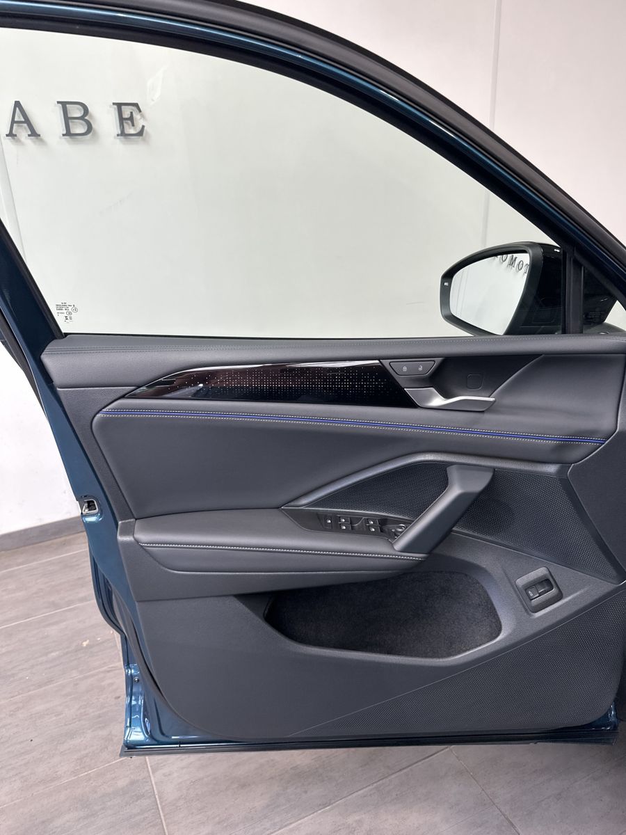 Fahrzeugabbildung Volkswagen Tiguan 1.5 eTSI R-Line DSG NAVI+LED+ACC+AHK+SHZ