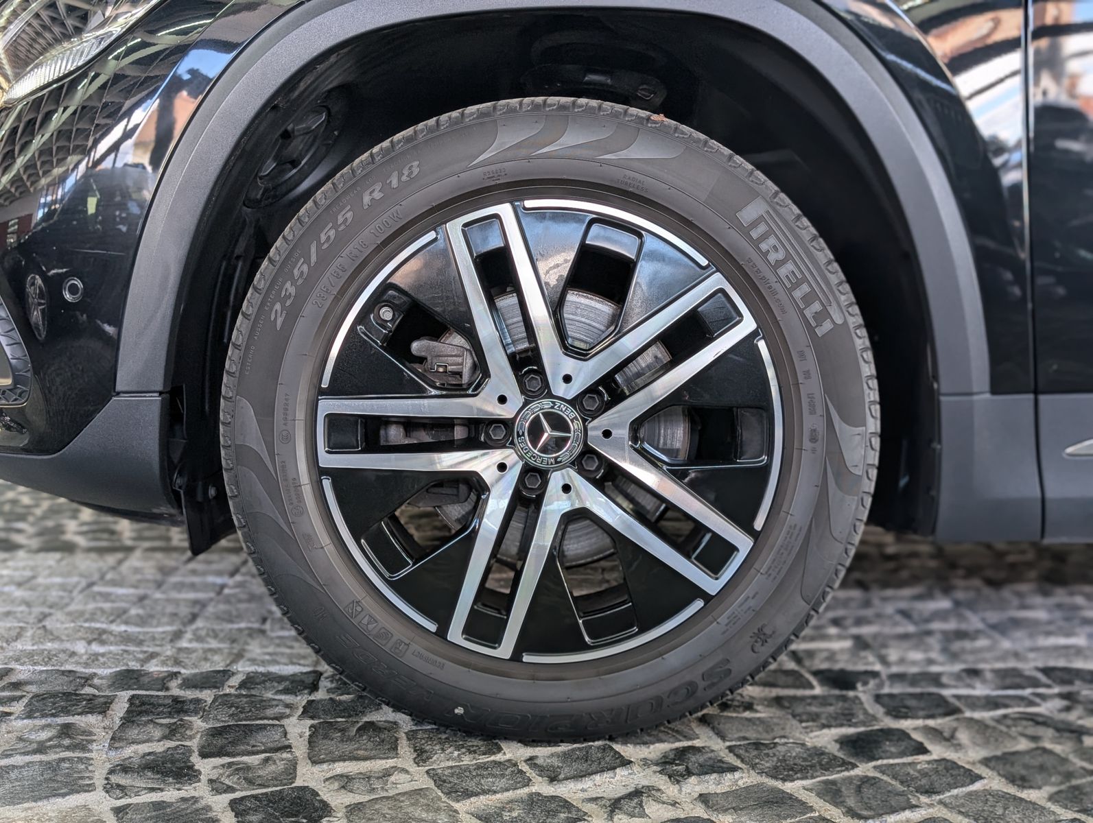 Fahrzeugabbildung Mercedes-Benz GLA 200 d LEDER AHK MBUX VIRT APP KAM SHZ ALU18"