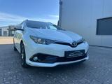 Toyota Auris Touring Sports Touring Sports 1,6-l-D-4D - weiße Toyota Auris Touring Sports