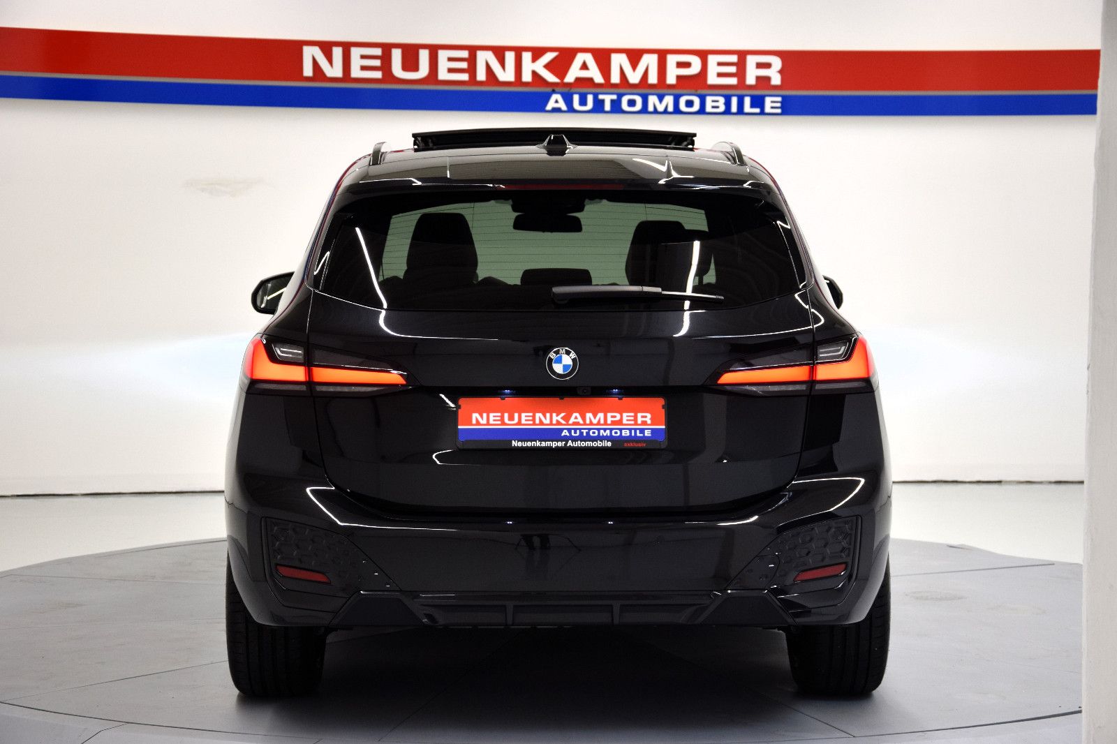 Fahrzeugabbildung BMW 218 Active Tourer M-Sport Panorama, HuD, 19Zoll