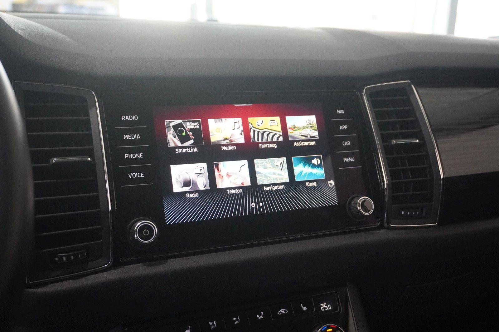 Fahrzeugabbildung SKODA Kodiaq 2.0D STYLE 7-SITZ NAVI/LED/KAMERA/ACC/AHK