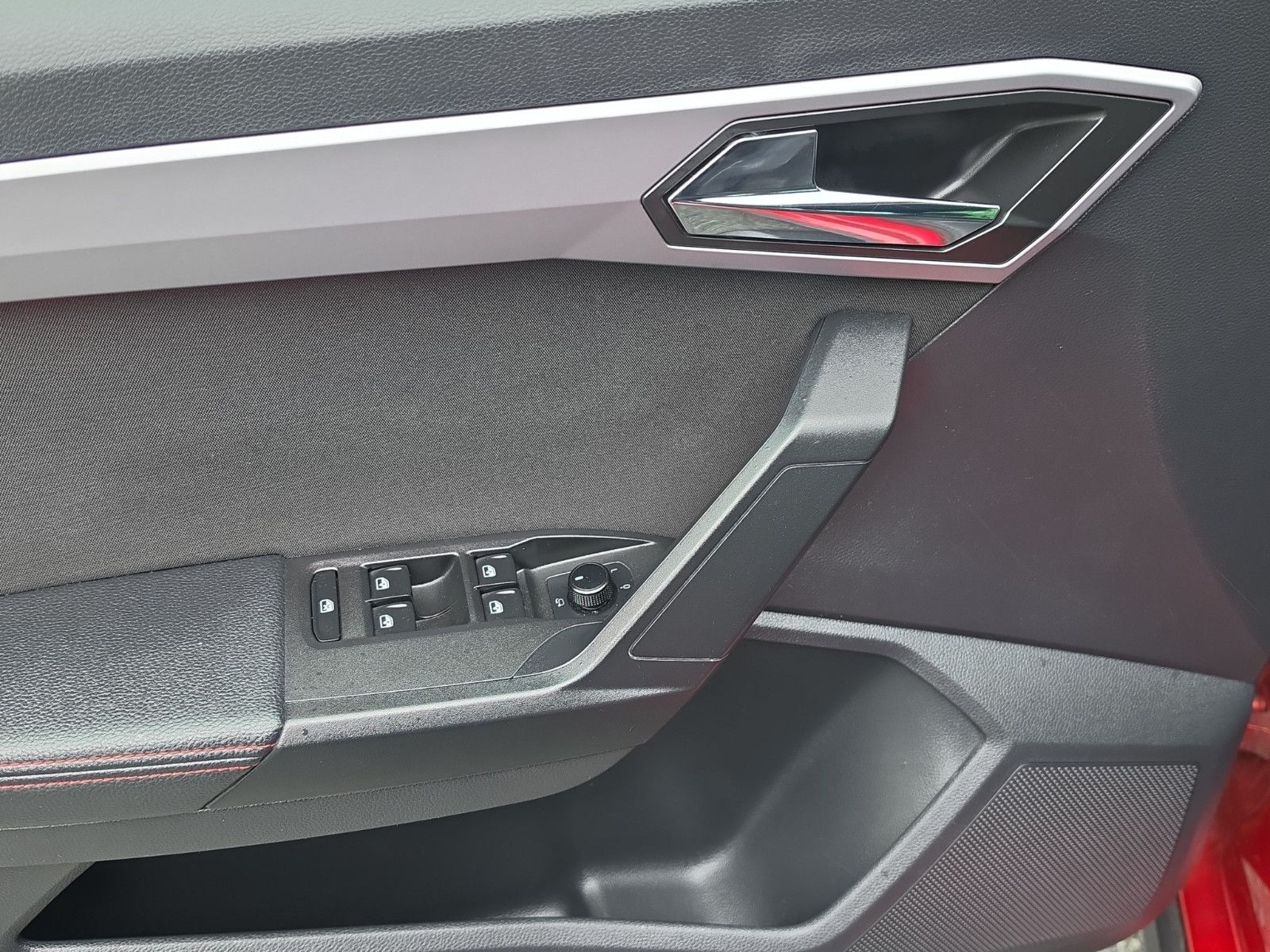 Fahrzeugabbildung SEAT Arona FR PDC SHZ AHK