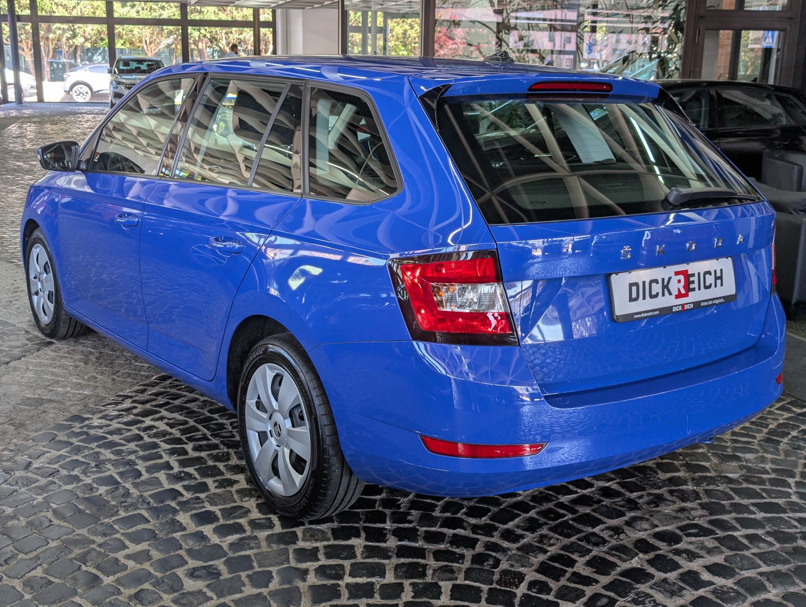 Fahrzeugabbildung SKODA Fabia Active 1.0 MPI SURROUND SCHECKHEFT KLIMA