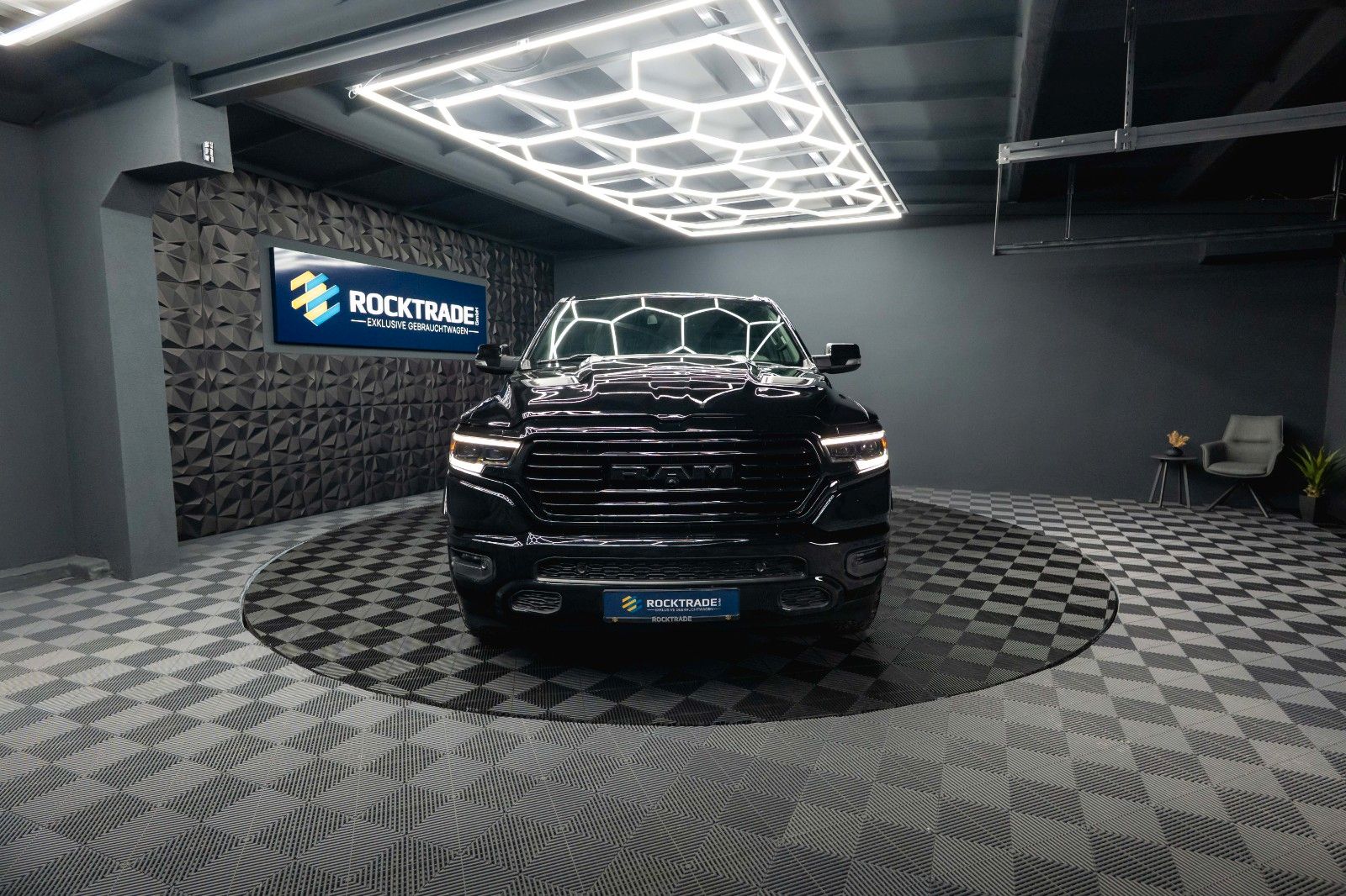 Fahrzeugabbildung Dodge RAM 5.7 V8 HEMI 4x4 Night LARAMIE RAMBOX 19%