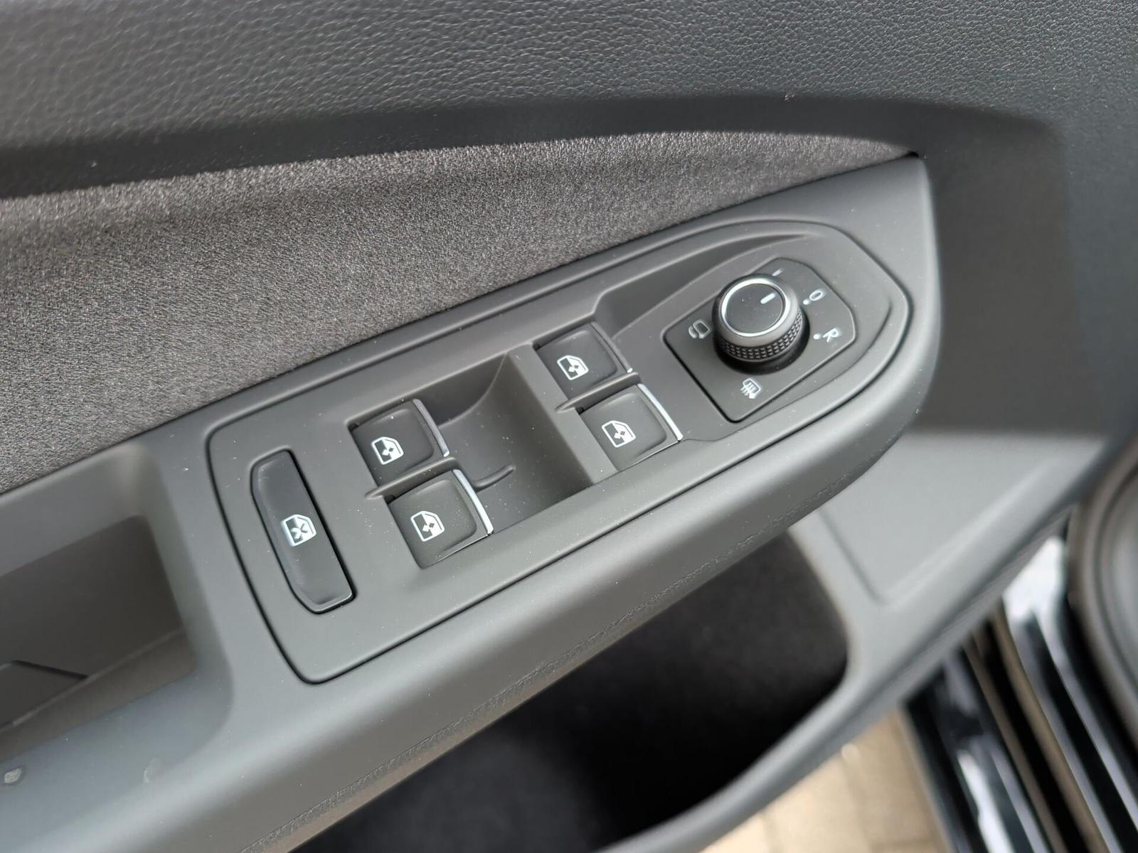 Volkswagen Golf VIII eTSI DSG Life ACC+18Z+Kamera+ParkAss+K, миниатюра 24