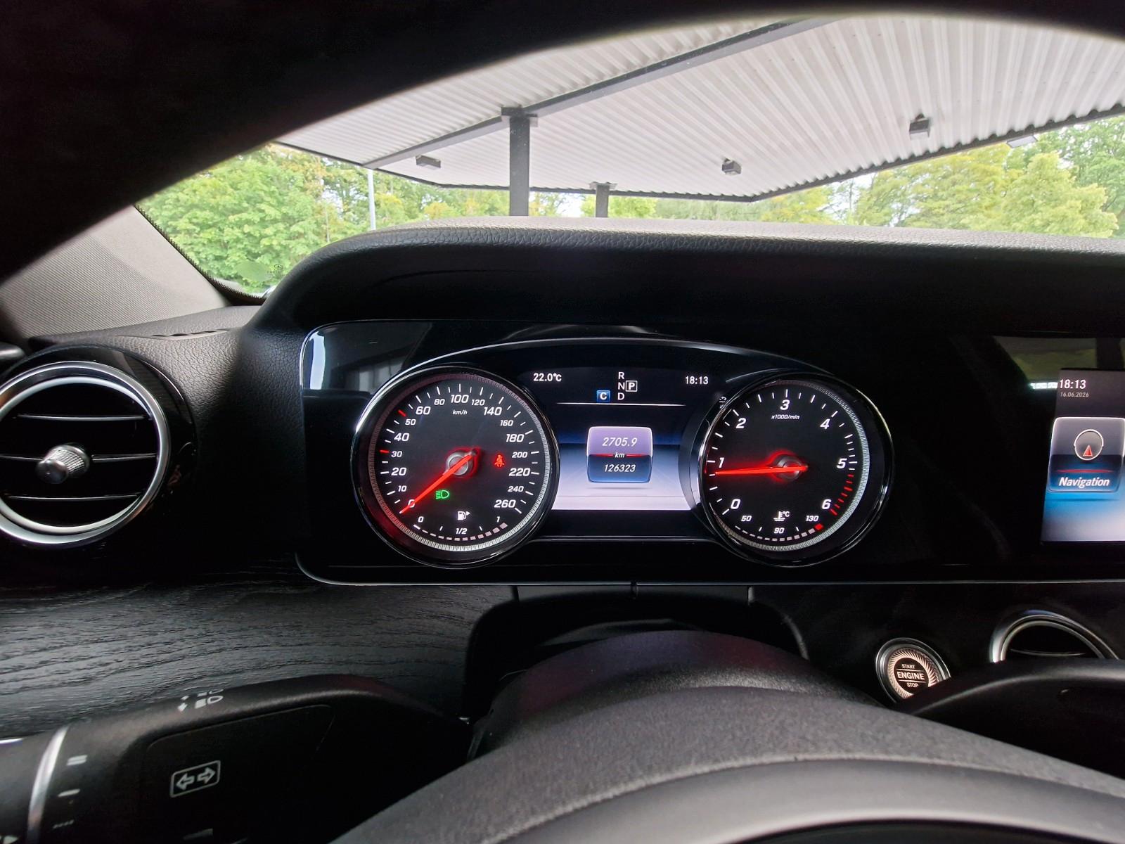 Mercedes-Benz E 220d Lim. AVANTGARDE Teilleder/Kamera/LED