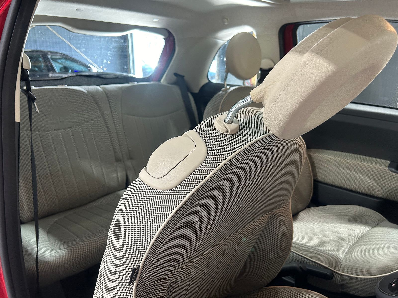 Fahrzeugabbildung Fiat 500 Lounge/AUTOMATIK/PANO/KLIMA/1.HAND