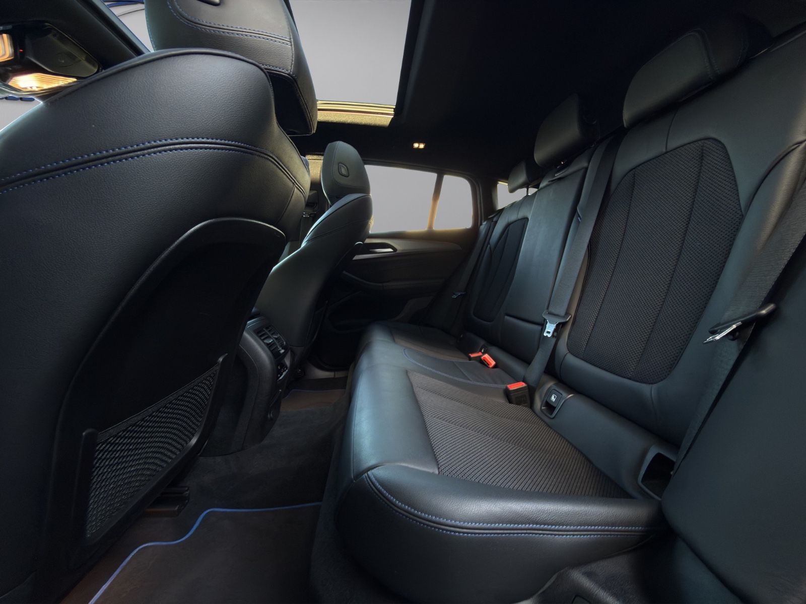 BMW X4 30i xDrive°M-Sport X°Pano°HeadUp°Cam°Memory foto 17