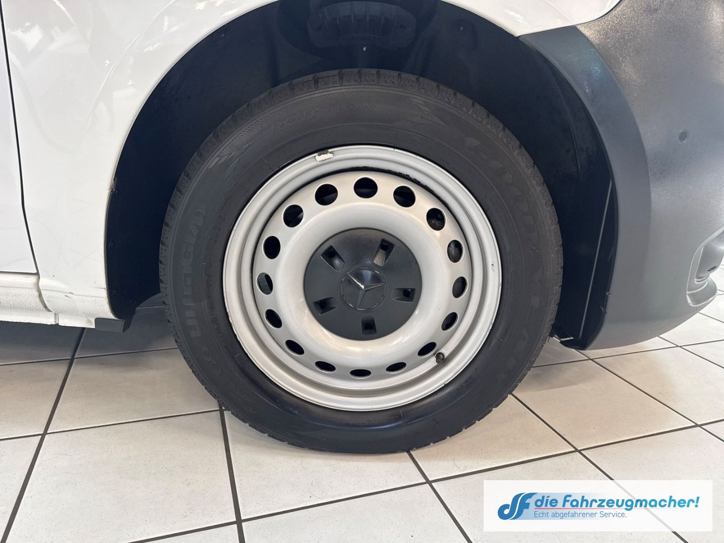 Fahrzeugabbildung Mercedes-Benz Vito Tourer 111CDI FWD extralang Pro AHK Klimaau