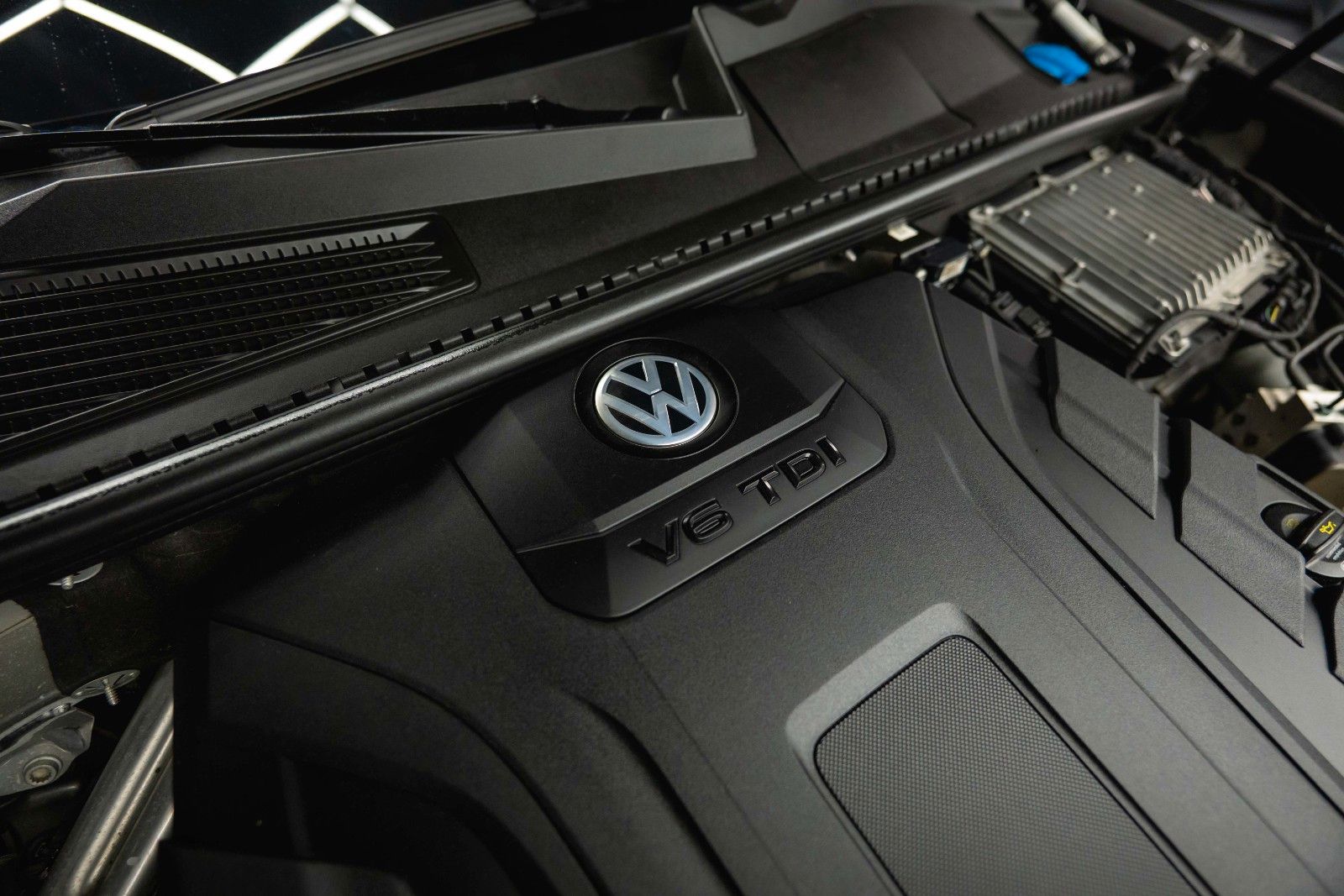 Fahrzeugabbildung Volkswagen Touareg V6 R-Line+ 4Motion *Pano*Matrix*DAB*19%*