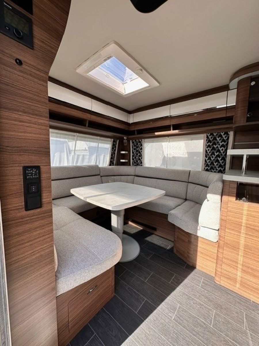 Fahrzeugabbildung Tabbert Puccini 655 EL 2.5 Backofen Einzelbetten 2760kg