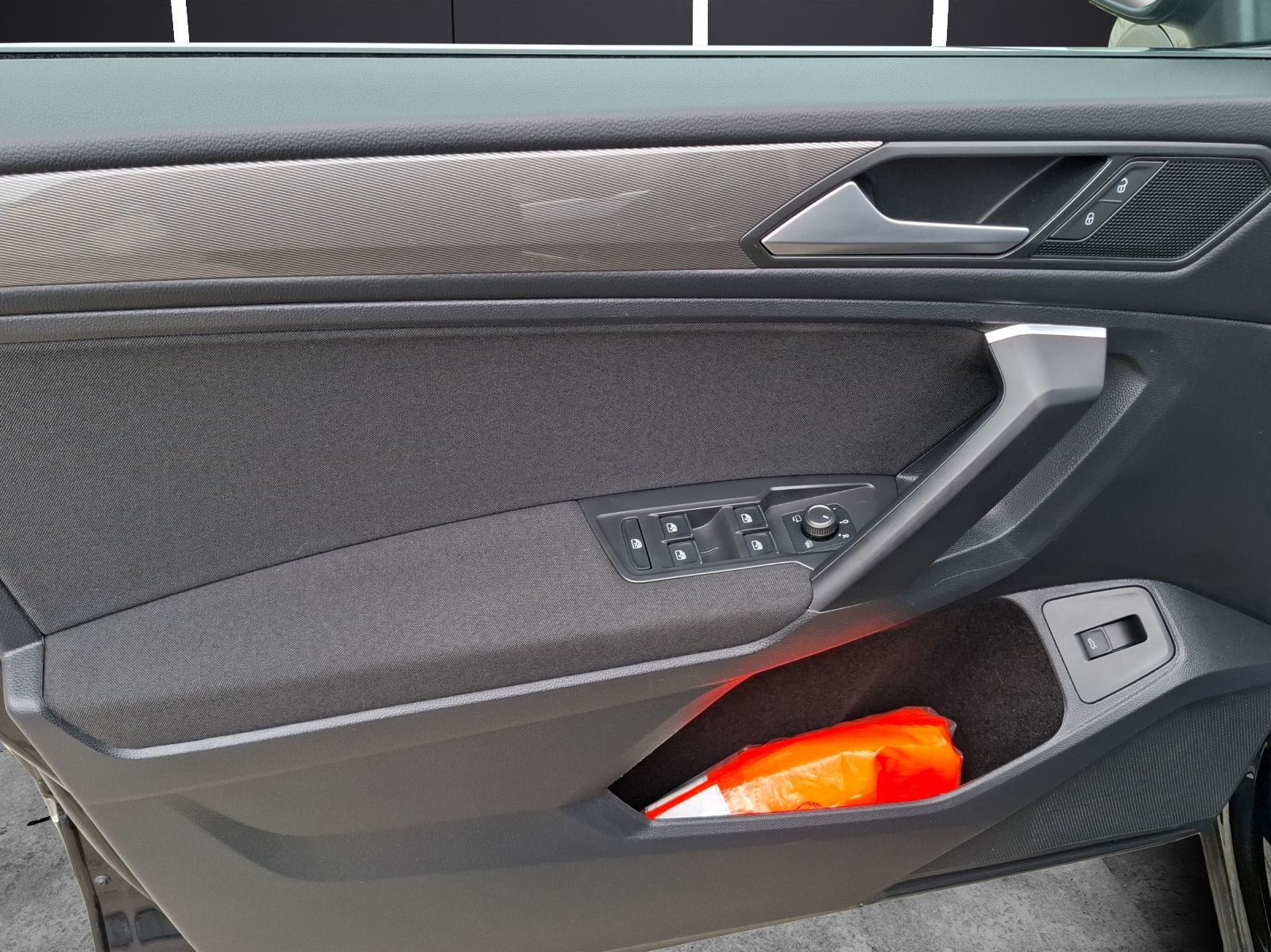 Fahrzeugabbildung Volkswagen Tiguan Allspace TDI Life DSG  7-Si LED AHK Navi