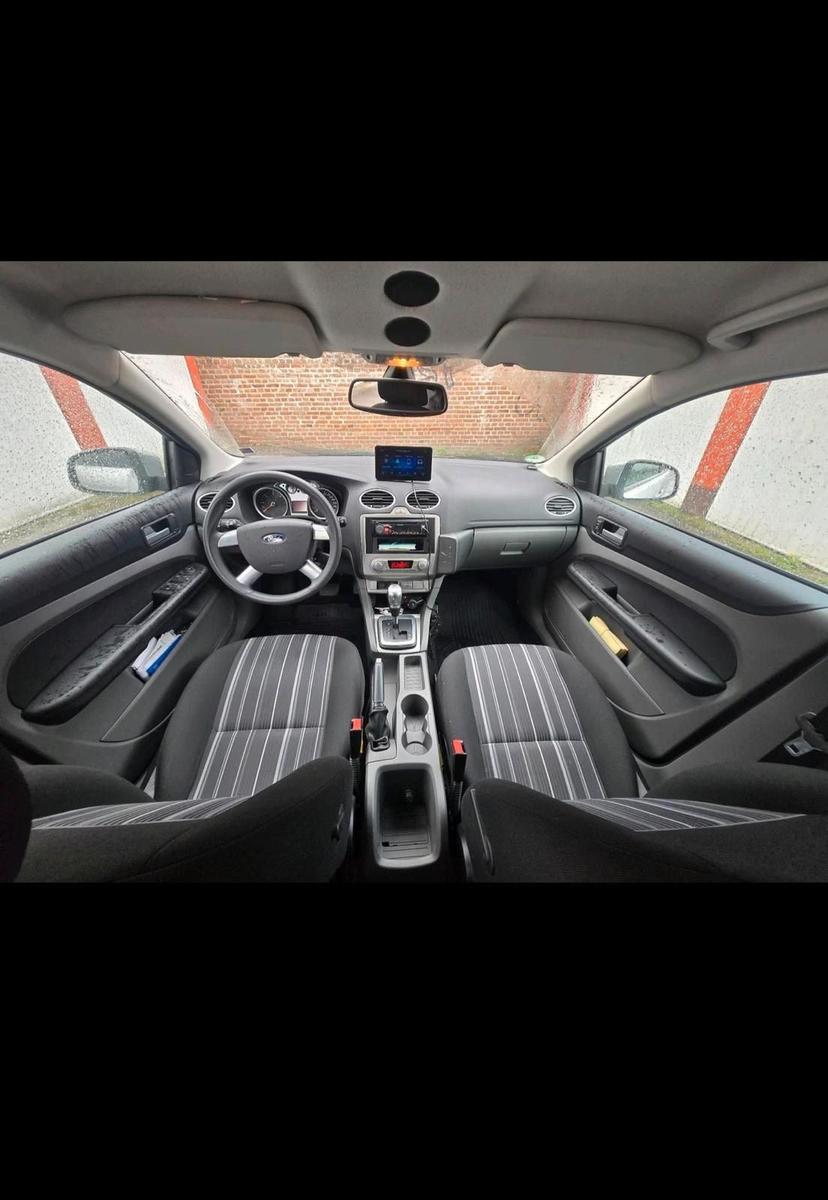 Ford Focus 2009 — photo 8
