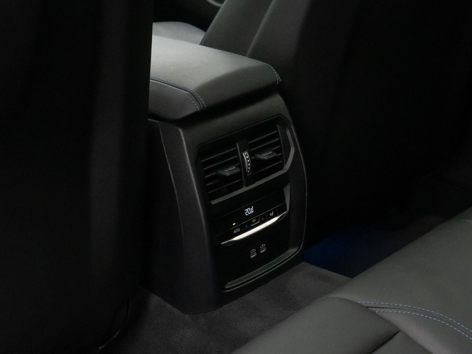 Fahrzeugabbildung BMW M440i Gran Coupé Kamera Glasdach HUD DAB H/K 19"
