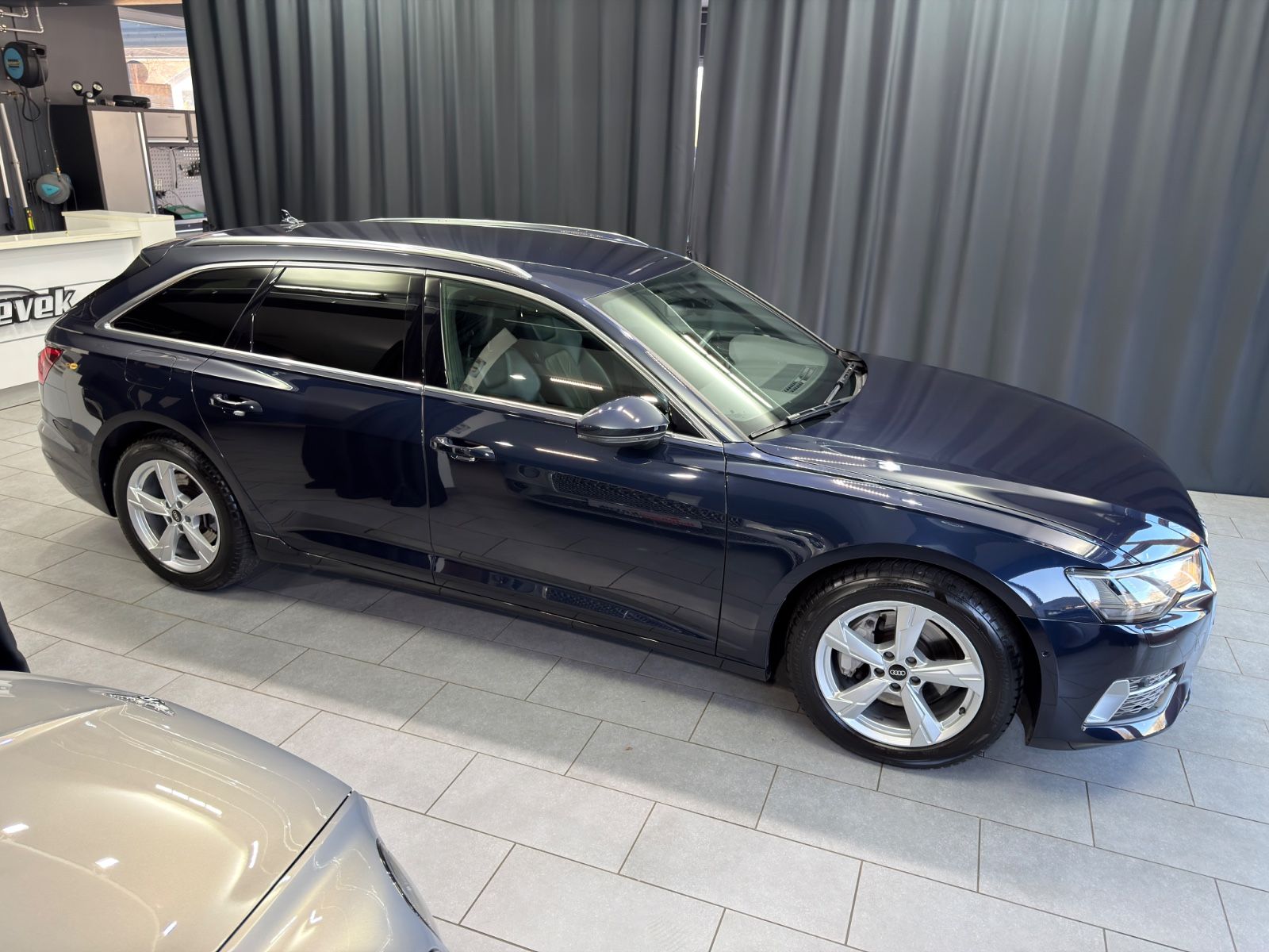 Fahrzeugabbildung Audi A6 Avant 45 TFSI sport|S-TRONIC|LEDER|NAVI|