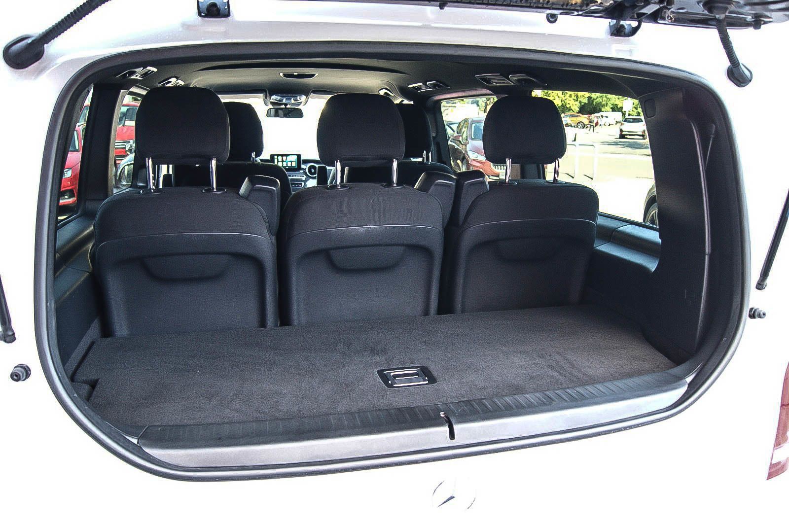 Fahrzeugabbildung Mercedes-Benz V 250 d EDITION AMG MBUX 7-SITZE IQ-LED KAMERA