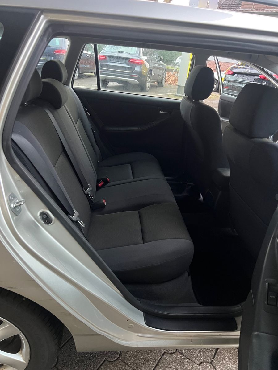 Fahrzeugabbildung Toyota Corolla Kombi 1.6 Sol * KLIMAAUTOMATIK *