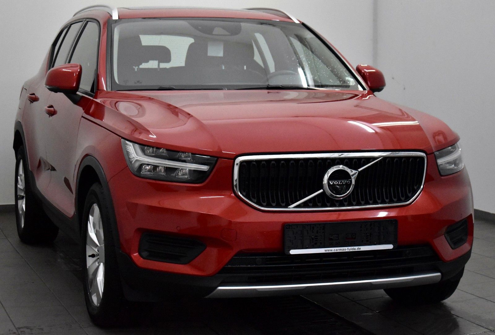 Fahrzeugabbildung Volvo XC40 Momentum AWD, Leder,Navi,LED,SH,360°Kamera