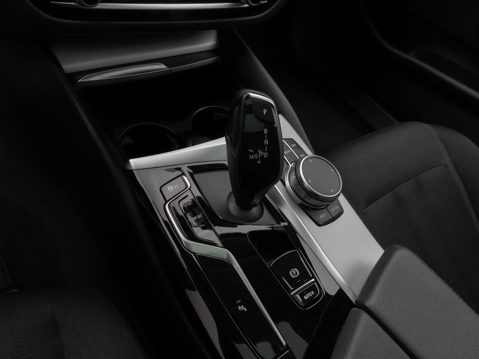 Fahrzeugabbildung BMW 520d xD Panorama Kamera DAB HiFi ACC 4xKlima