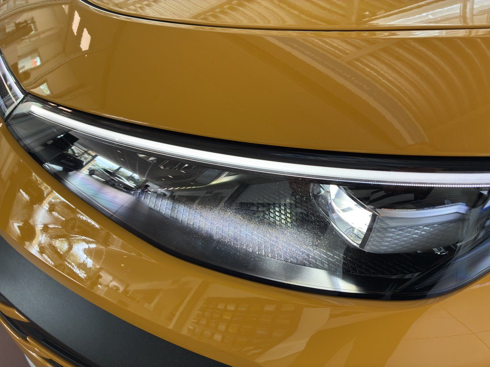 Fahrzeugabbildung Volkswagen T-Roc 1.5 eTSI W Style AHK,Kamera,LED,Navi,PDC