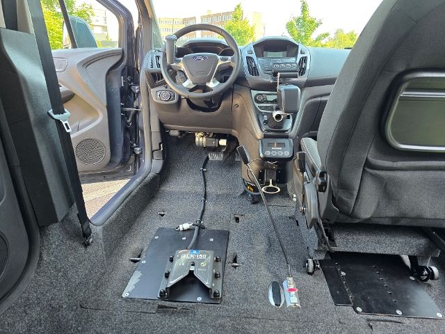 Fahrzeugabbildung Ford Grand Tourneo Connect Paravan Selbstfahrer Rolli