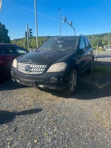 Mercedes-Benz ML 320 CDI 4Matic/Sportpaket/Navi/Leder/Parrot