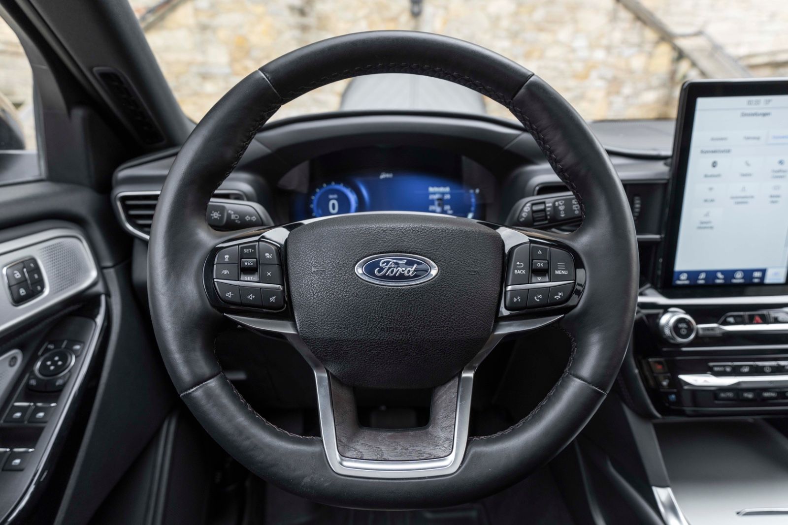Fahrzeugabbildung Ford Explorer 3.0L Platinum PANO 360° B&O ACC AHK LED