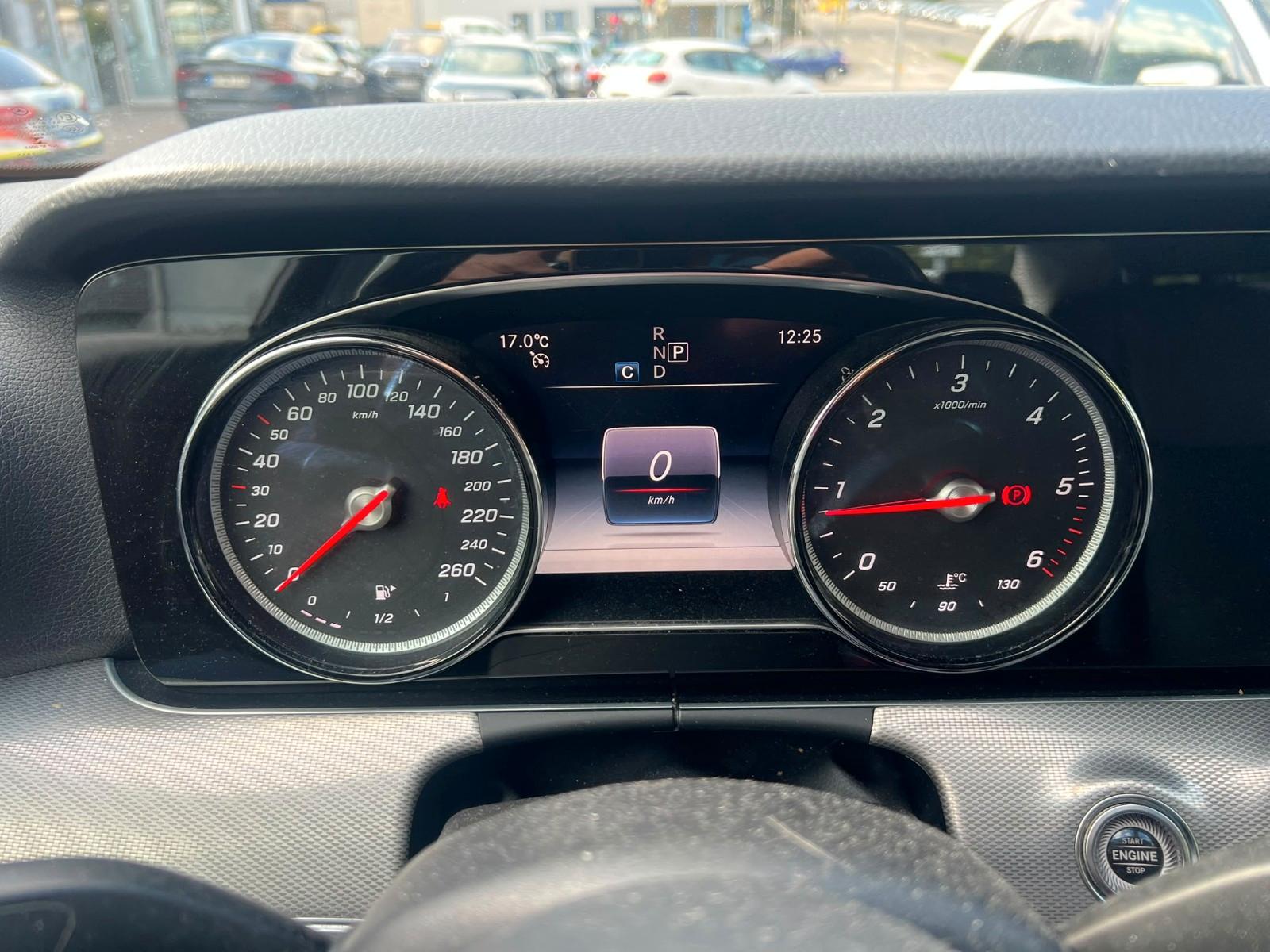Mercedes-Benz E 220 E Limousine Taxi