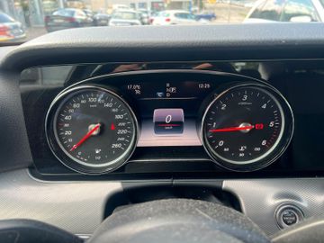Mercedes E 220 - 4