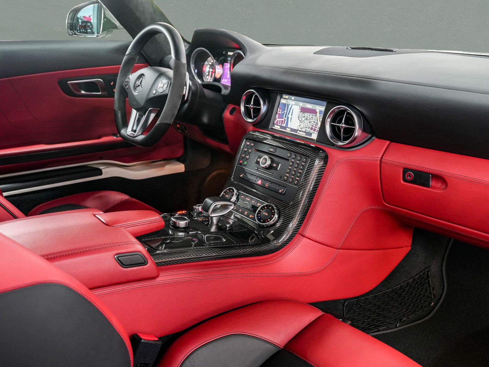Fahrzeugabbildung Mercedes-Benz SLS AMG Coupe - designo Sonderlack|Carbon Interi