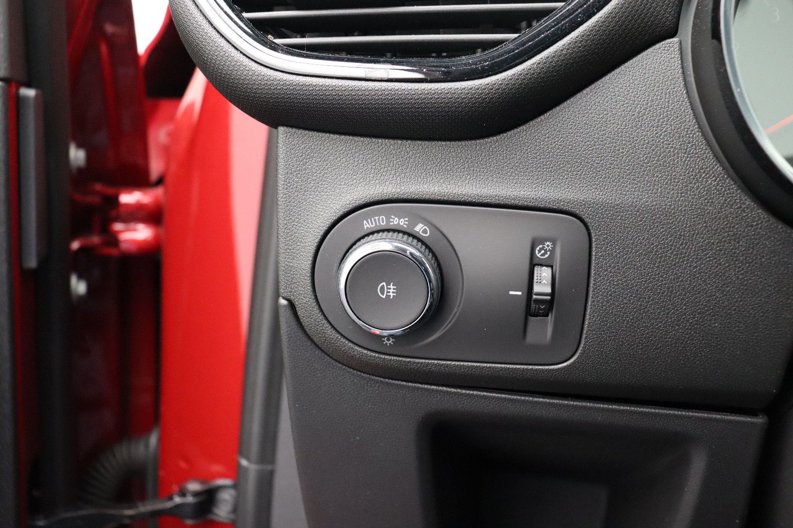 Fahrzeugabbildung Opel Crossland 1.2 Elegance AHK/LED/DAB/AppleCP/RK