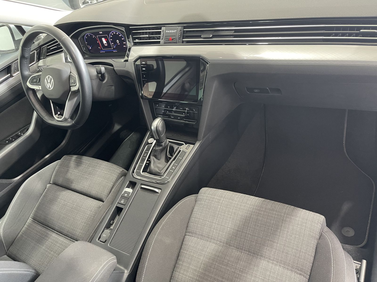 Fahrzeugabbildung Volkswagen Passat Variant 2.0 TDI*LED*Digital Cockpit*