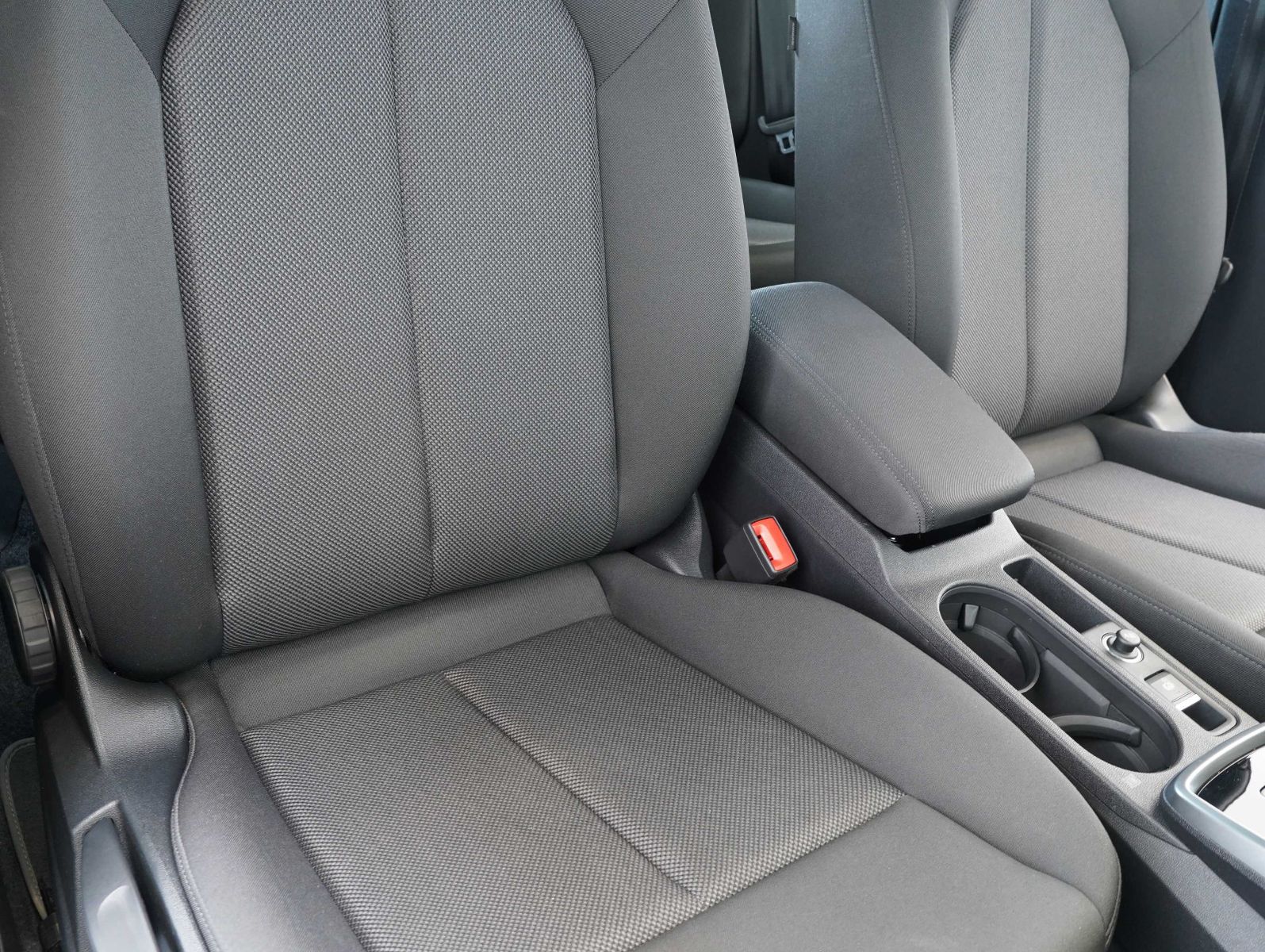 Fahrzeugabbildung Audi A3 Sportback 30 TDI S line LED/MMI/VIRTUAL/CAM