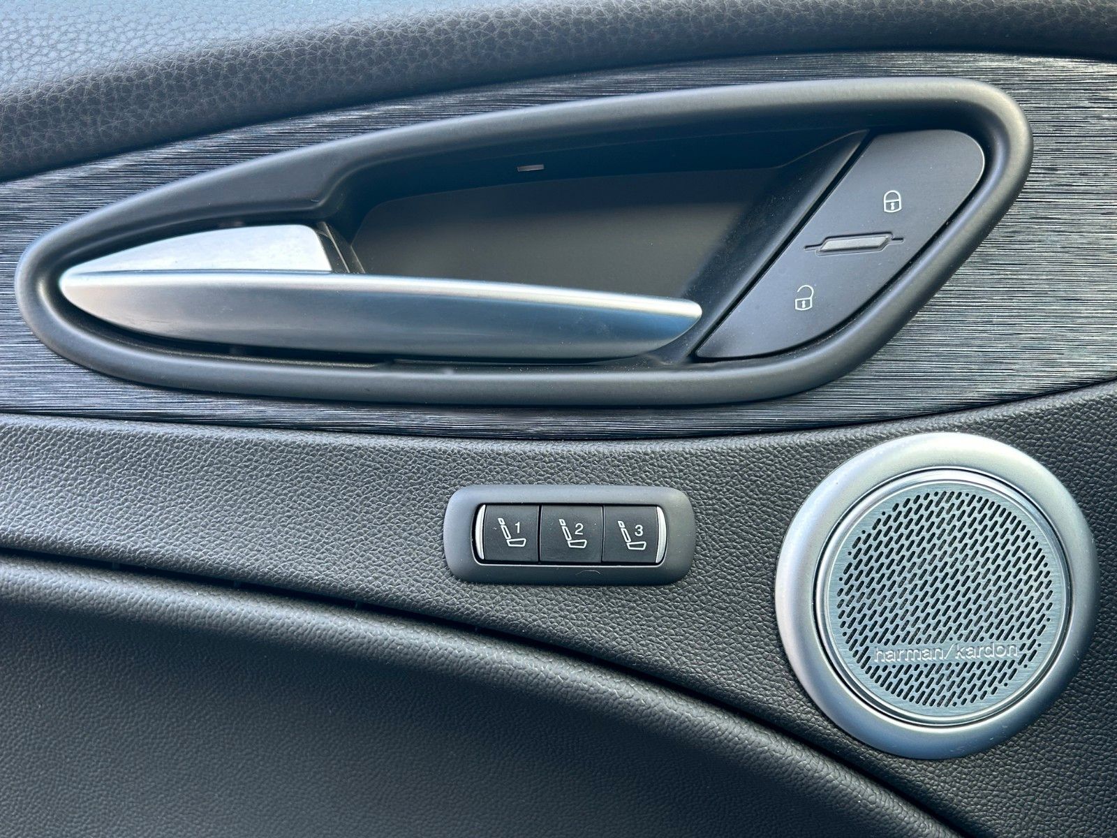 Fahrzeugabbildung Alfa Romeo Stelvio 2.0T AT8 Q4 Super Leder Kamera H&K AHK