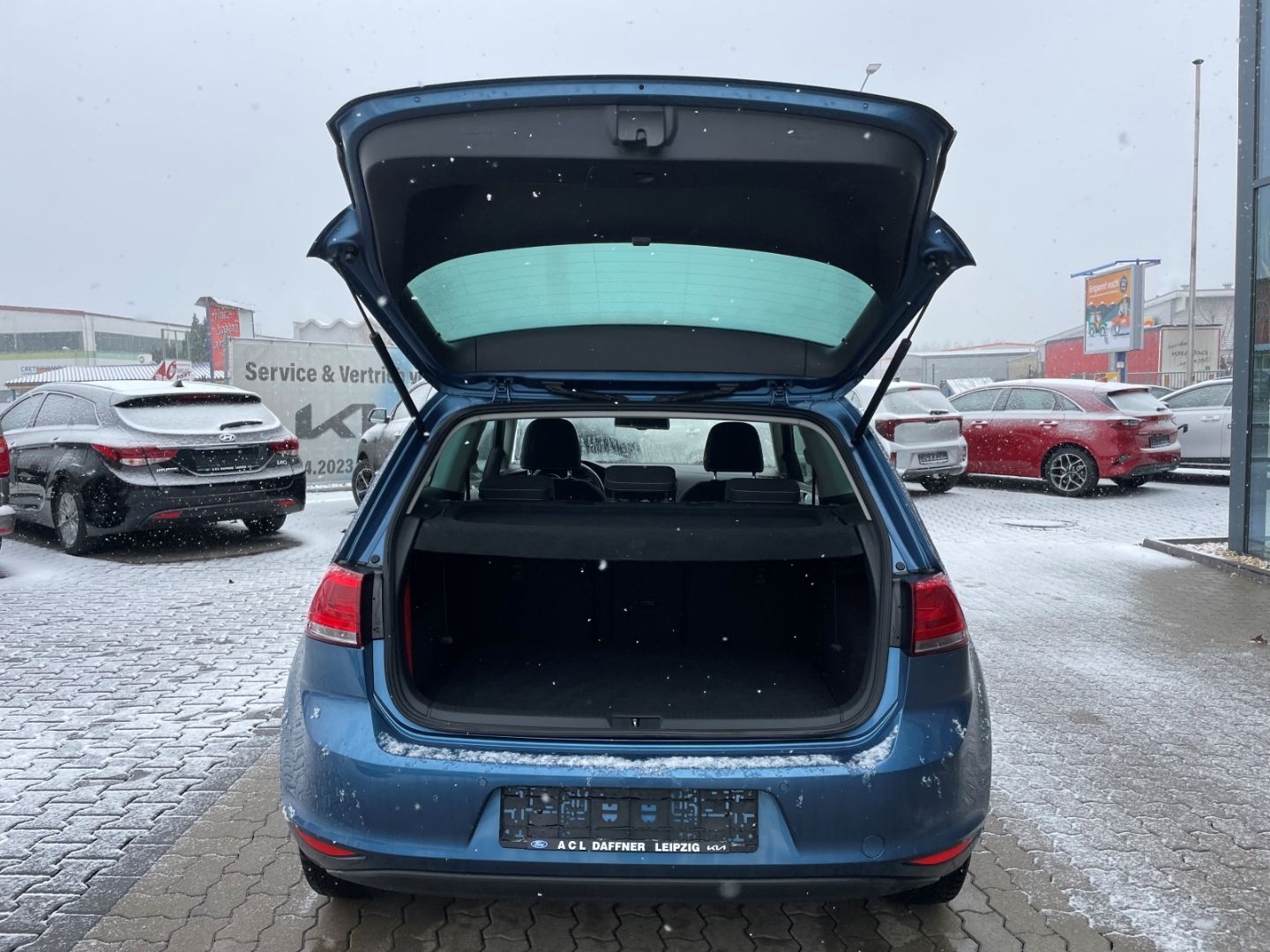 Fahrzeugabbildung Volkswagen Golf VII Cup PDC vo/hi Klimaautomatik SHZ