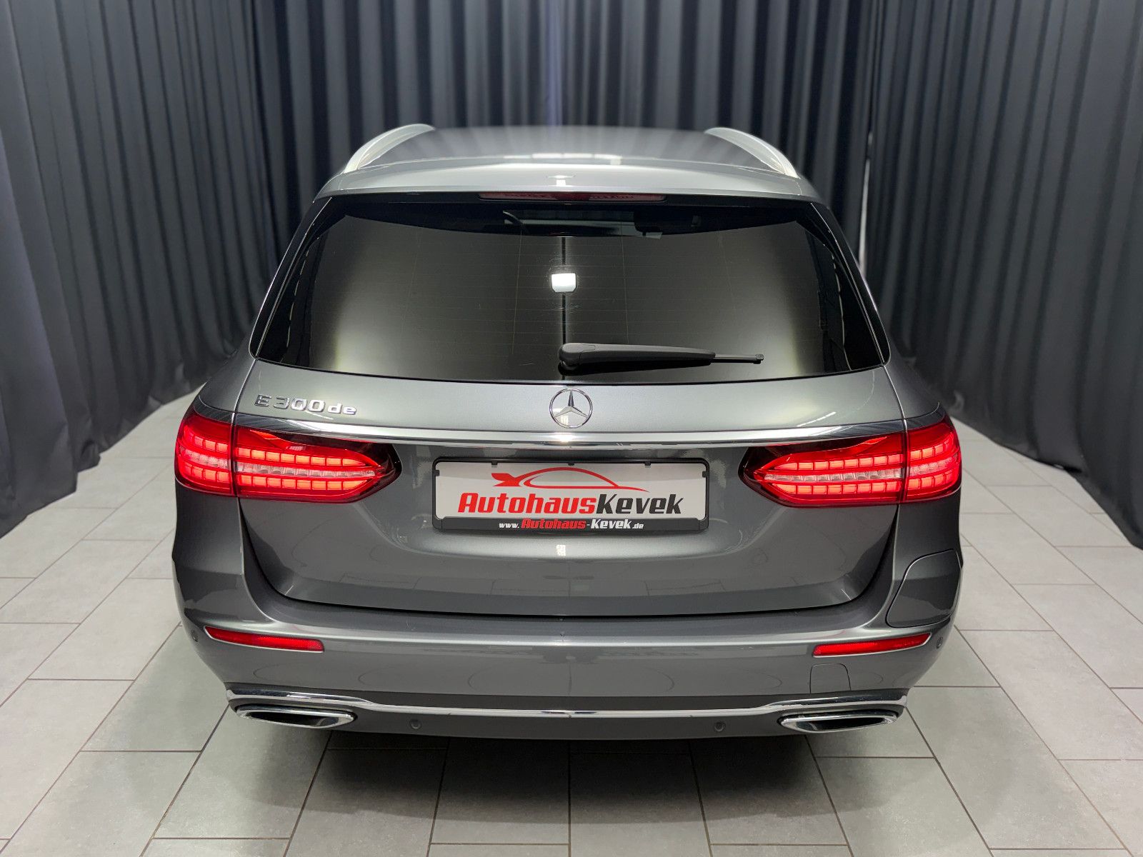 Fahrzeugabbildung Mercedes-Benz E 300 de T-Modell |BURMESTER|MULTIBEAM-LED