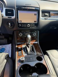 Volkswagen Touareg - 12