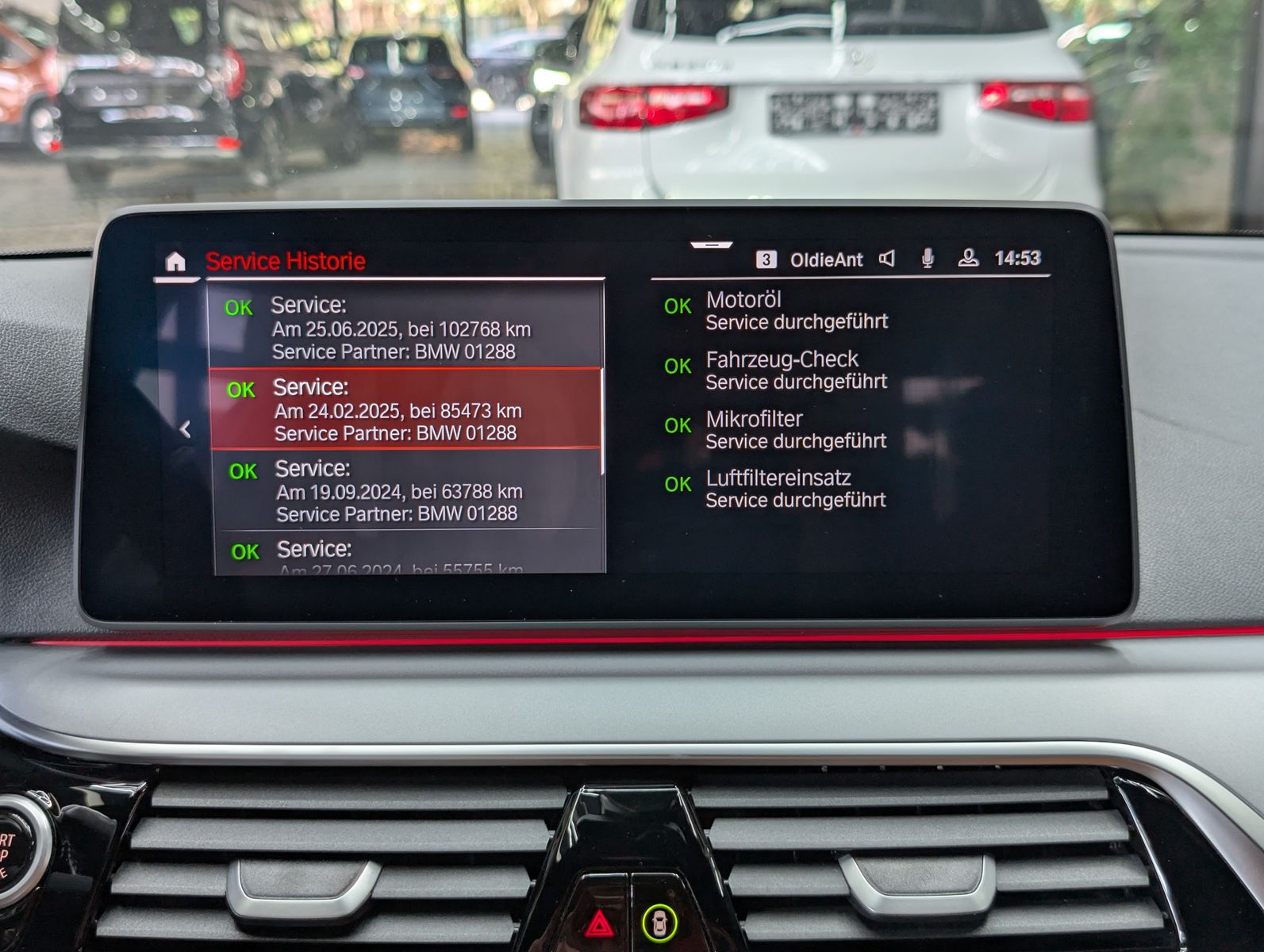 Fahrzeugabbildung BMW 520d M Sport MHEV LEDER HUD AMBI LED APP 4xSHZ