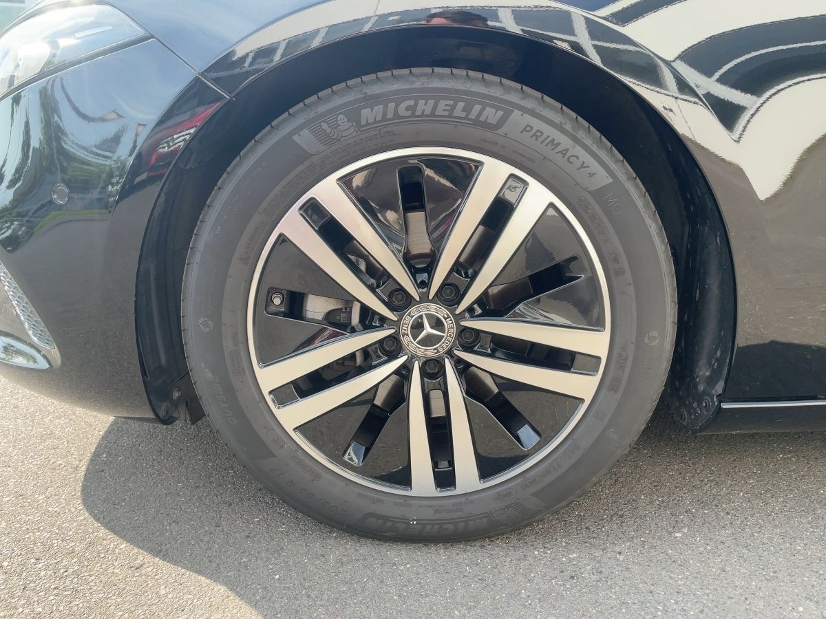Fahrzeugabbildung Mercedes-Benz A 200 d LED/Navi/Pano/Kamera/MBUX