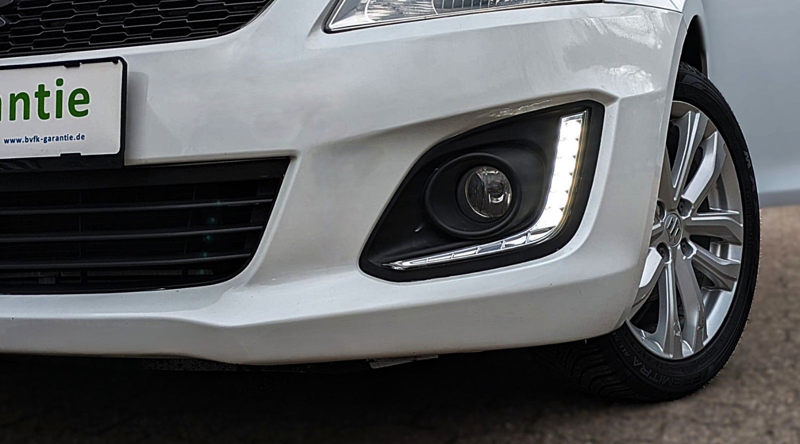 Fahrzeugabbildung Suzuki Swift 1.2 KLIMA TEMPOMAT ALLWETTER AHK ALU