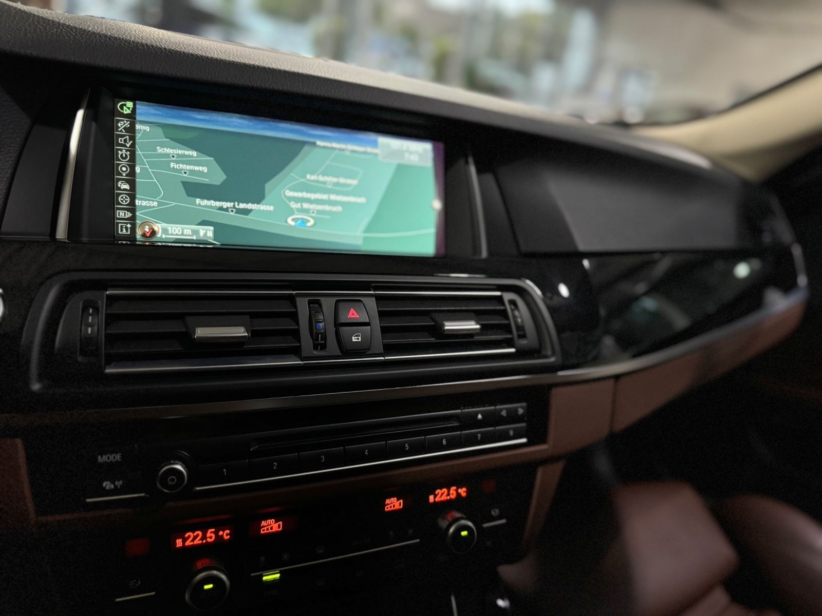 Fahrzeugabbildung BMW 520d HiFi NaviPro PDC Sitzhzg Lordos Sportsitz