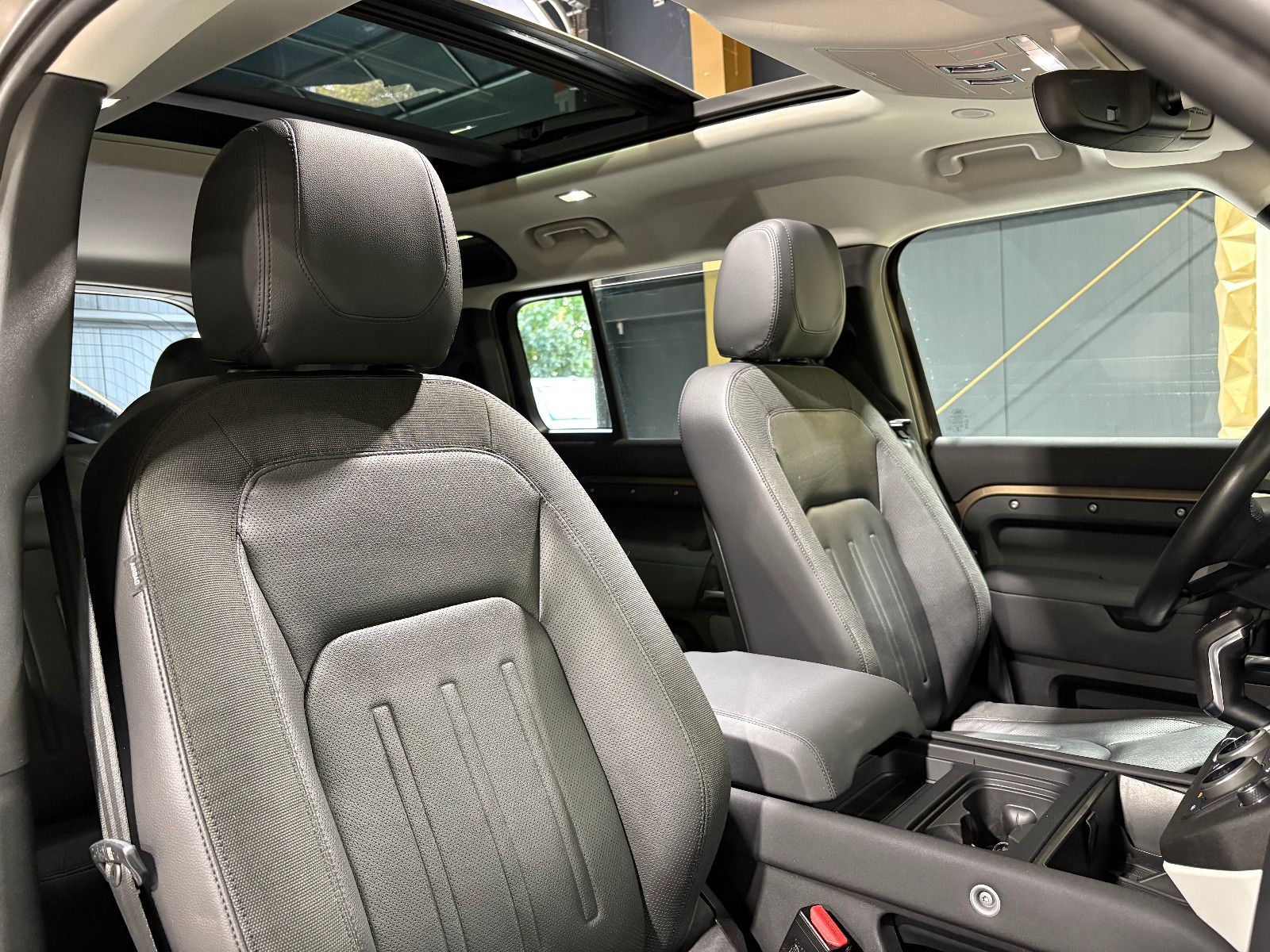 Fahrzeugabbildung Land Rover Defender 110 S/360°/NAVI/PANO/APPLE/ACC/SHZ
