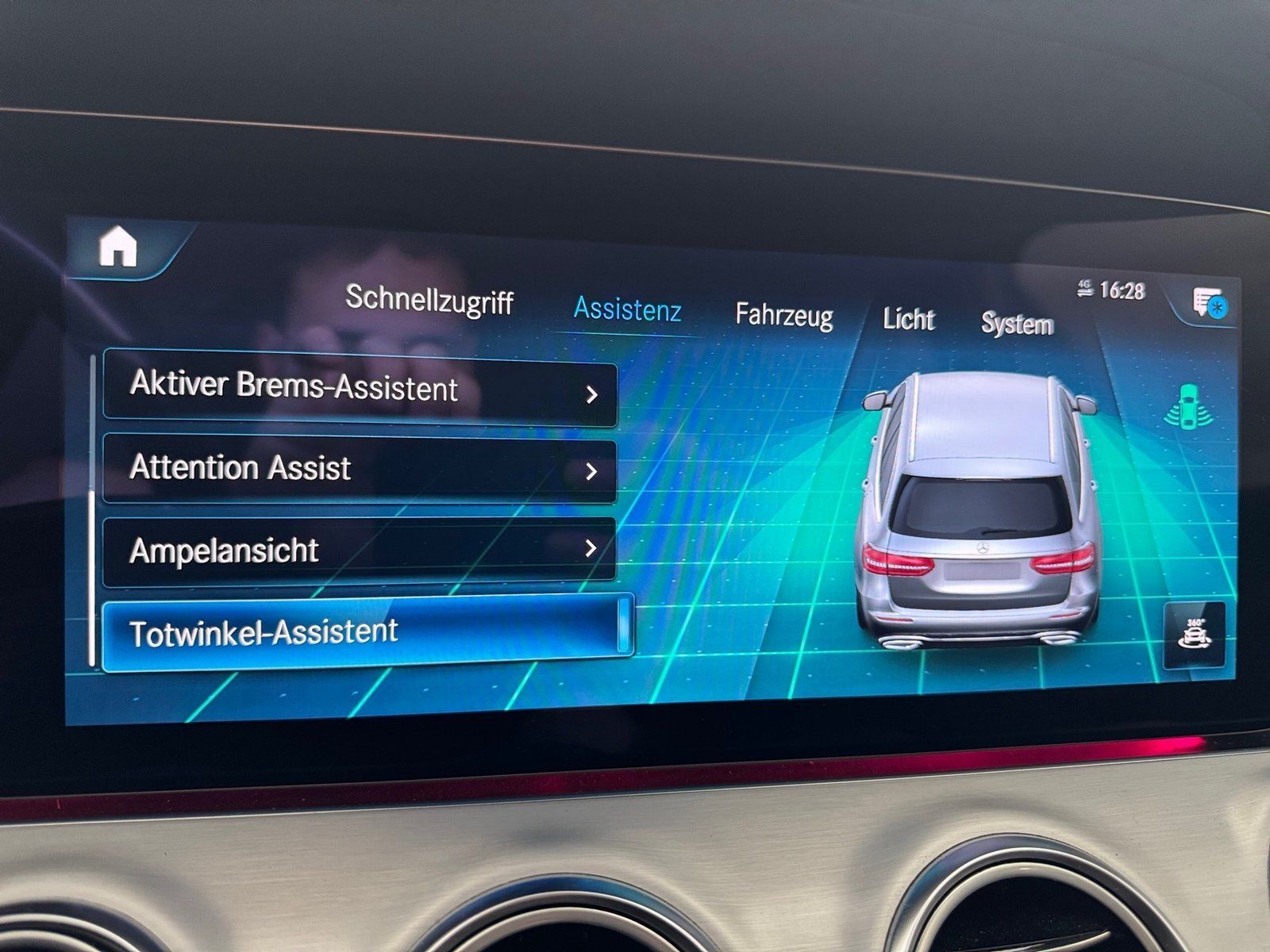 Fahrzeugabbildung Mercedes-Benz E 220 T d Avantgarde*LED*Kamera*Spur*Easy-Pack*